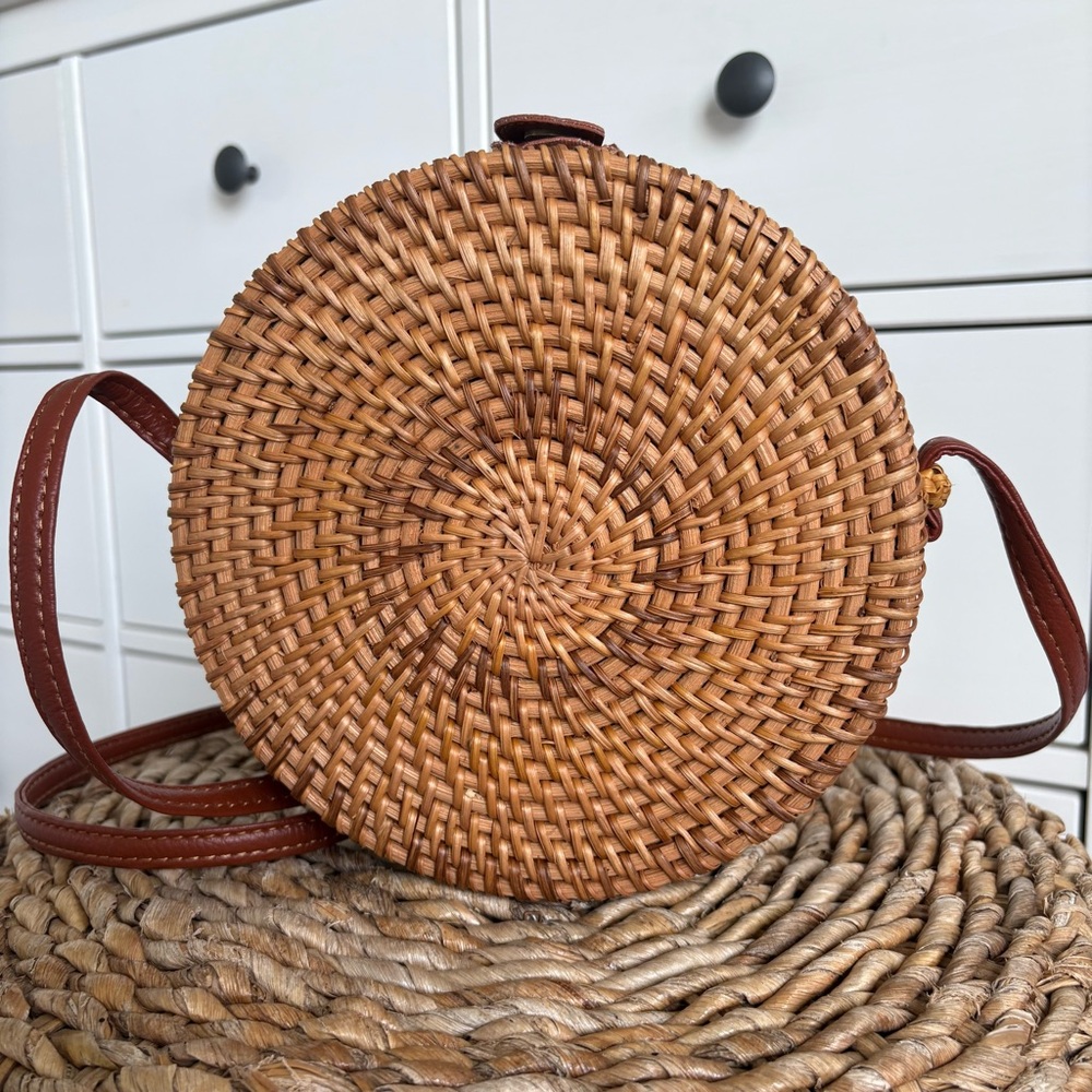 NWOT Round Rattan purse - Picture 2 of 5